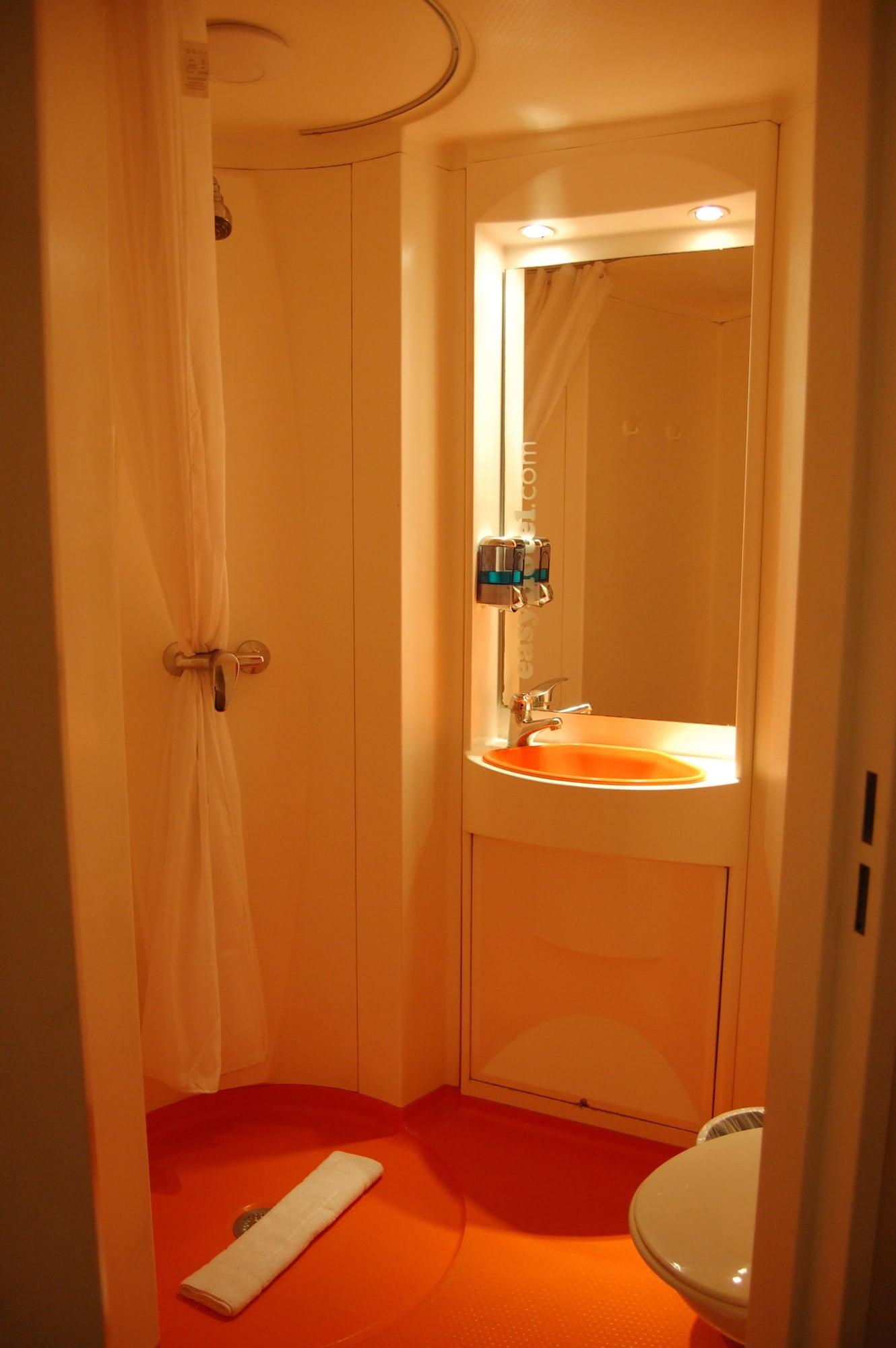 Easyhotel South Kensington Лондон Экстерьер фото